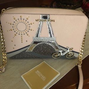 Micheal kors crossbody bag , like new